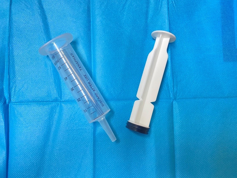 hình ảnh bơm tiêm cho ăn.jpg